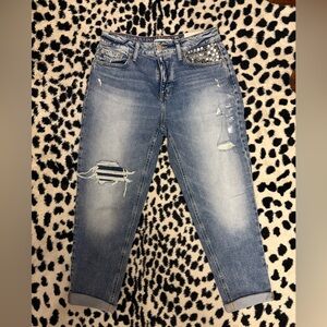 Stylish Distressed Blue Ankle Jeans with Studded Pocket